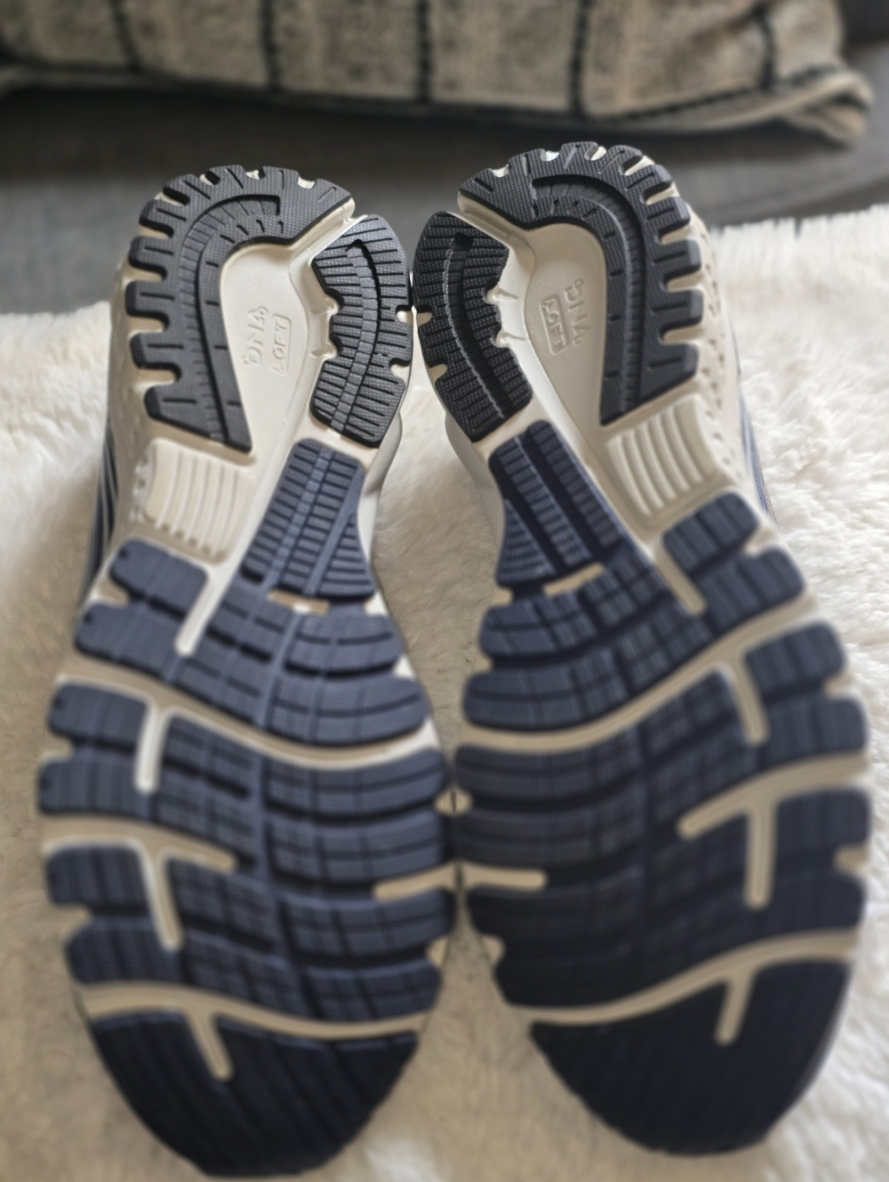 EUC Brooks Adrenaline GTS 19 Men's Sz 13 Running Shoes Navy Blue 1102941D439 - Picture 13 of 16